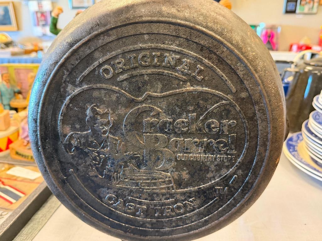 CRACKER BARREL CAST IRON SKILLET WITH LODGE DRIP LID - 7