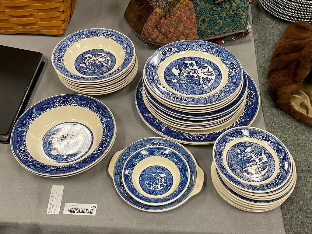 MID-CENTURY WILLOW WARE BY ROYAL CHINA BLUE WILLOW CHINA CIRCA 1949-1960 - 2