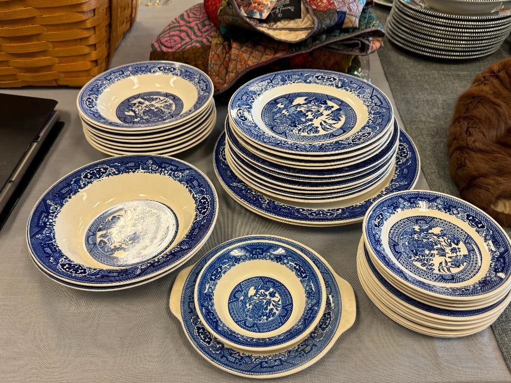MID-CENTURY WILLOW WARE BY ROYAL CHINA BLUE WILLOW CHINA CIRCA 1949-1960 - 3