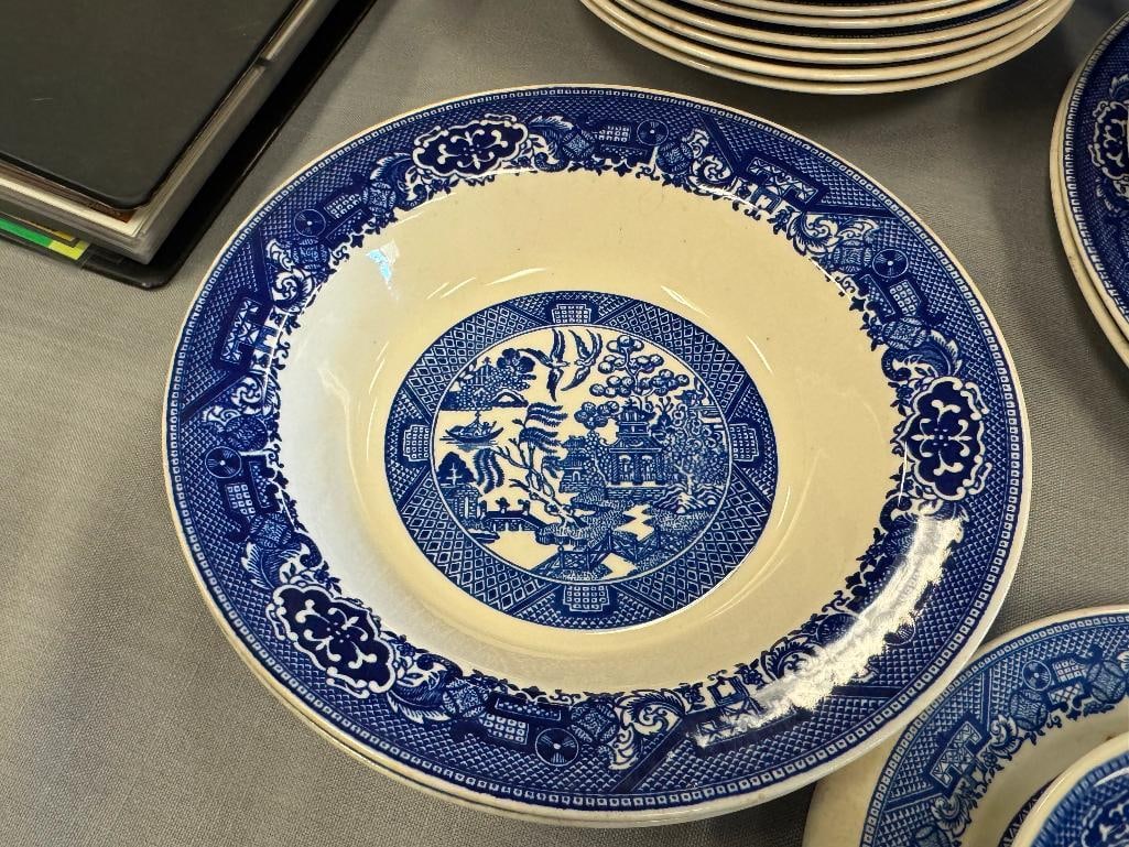 MID-CENTURY WILLOW WARE BY ROYAL CHINA BLUE WILLOW CHINA CIRCA 1949-1960 - 4