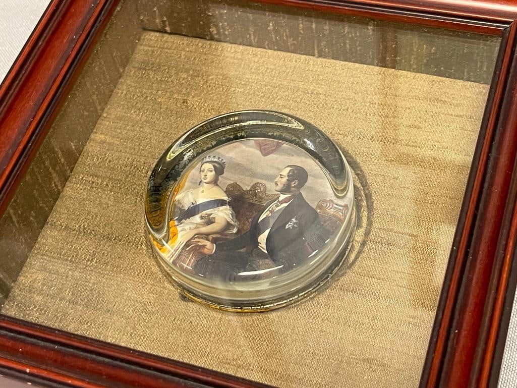 ROYAL ALBERT AND QUEEN VICTORIA COMMEMORATIVE SOUVENIR GLASS PAPERWEIGHT - 7
