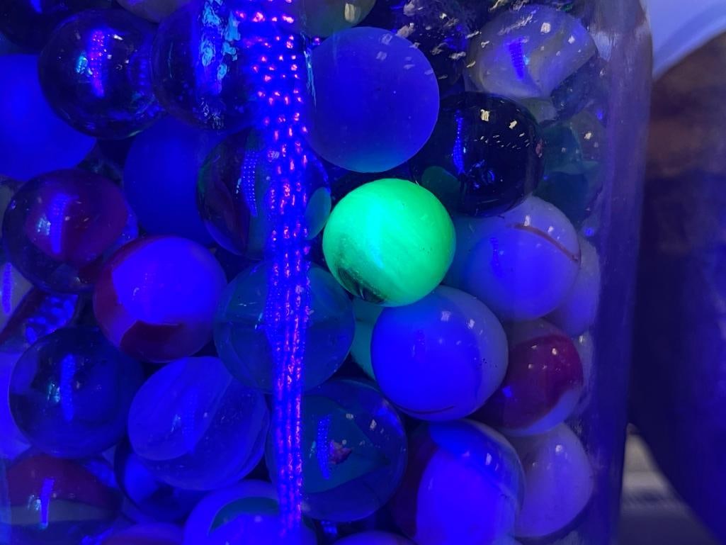 MSON JAR FILLED WITH APPROX. 3 LBS OF MARBLES INCLUDING FEW FLUORESCENT MARBLES - 9