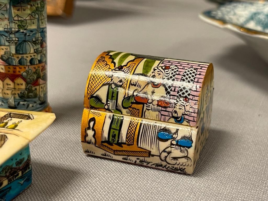 20TH CENTURY HAND CARVED CAMEL BONE TRINKET BOXES AND PERFUME BOTTLE FROM ISTANBUL - 2