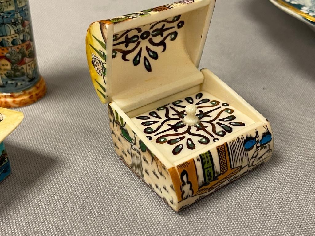 20TH CENTURY HAND CARVED CAMEL BONE TRINKET BOXES AND PERFUME BOTTLE FROM ISTANBUL - 3