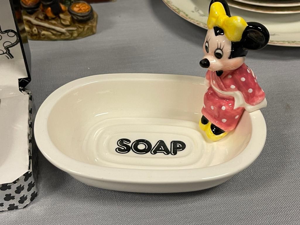 DISNEY MICKEY AND MINNIE INDIVIDUAL CERAMIC FIGURAL SOAP DISHES AND MINNIE WRIST WATCH - 3