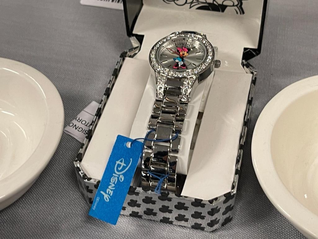 DISNEY MICKEY AND MINNIE INDIVIDUAL CERAMIC FIGURAL SOAP DISHES AND MINNIE WRIST WATCH - 5