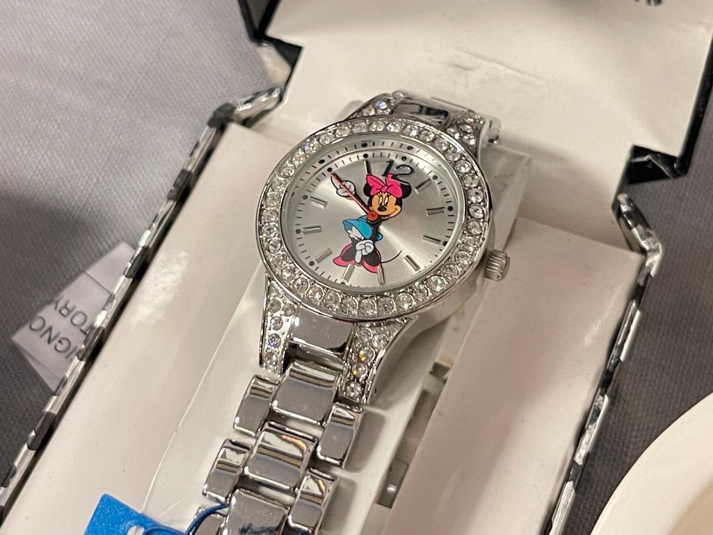 DISNEY MICKEY AND MINNIE INDIVIDUAL CERAMIC FIGURAL SOAP DISHES AND MINNIE WRIST WATCH - 6