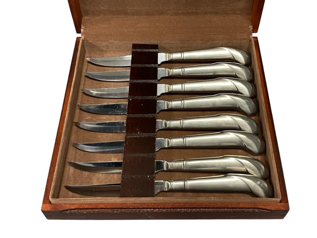 BLAIR HOUSE AMWAY STAINLESS STEEL VINTAGE STEAK KNIVES SET IN WOODEN CASE: SET OF EIGHT KNIVES 9" L