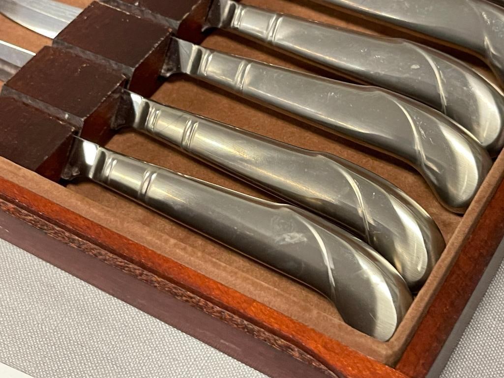 BLAIR HOUSE AMWAY STAINLESS STEEL VINTAGE STEAK KNIVES SET IN WOODEN CASE - 3