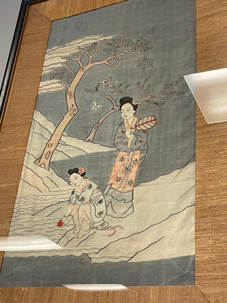 20TH CENTURY HAND EMBROIDERED JAPANESE SILK PANEL - 2