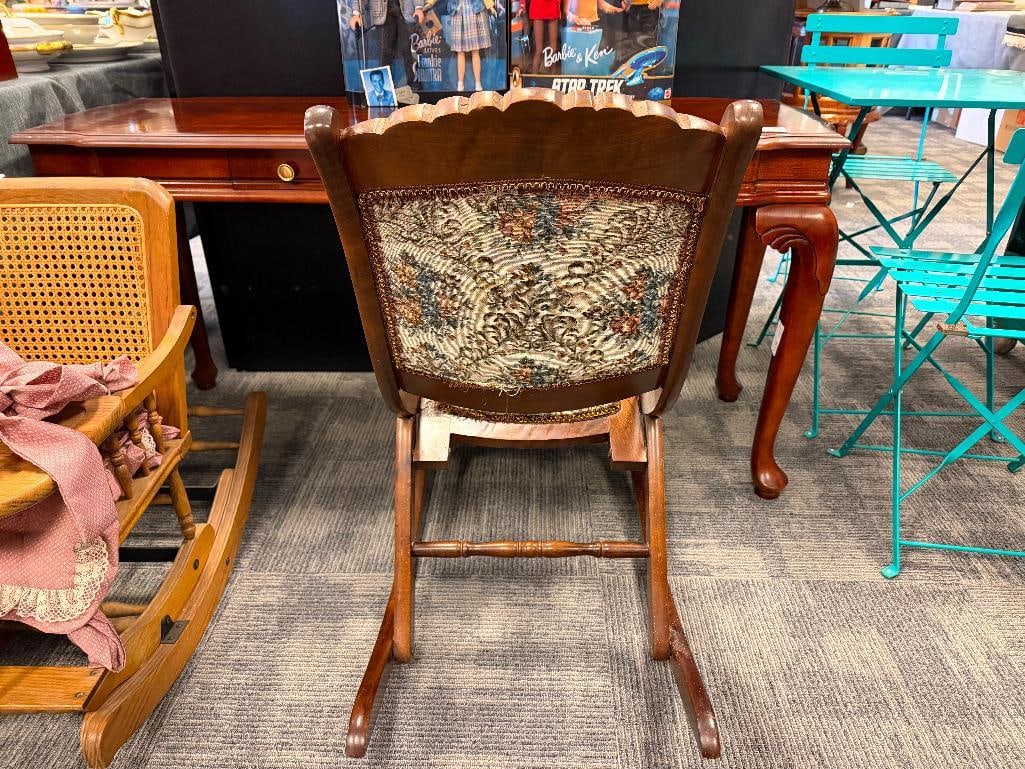 VINTAGE FOLDING ROCKING CHAIR WITH CARVED WALNUT WOOD FRAME AND FLORAL UPHOLSTERY - 12