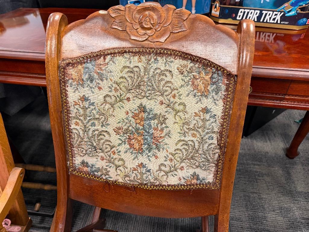 VINTAGE FOLDING ROCKING CHAIR WITH CARVED WALNUT WOOD FRAME AND FLORAL UPHOLSTERY - 6