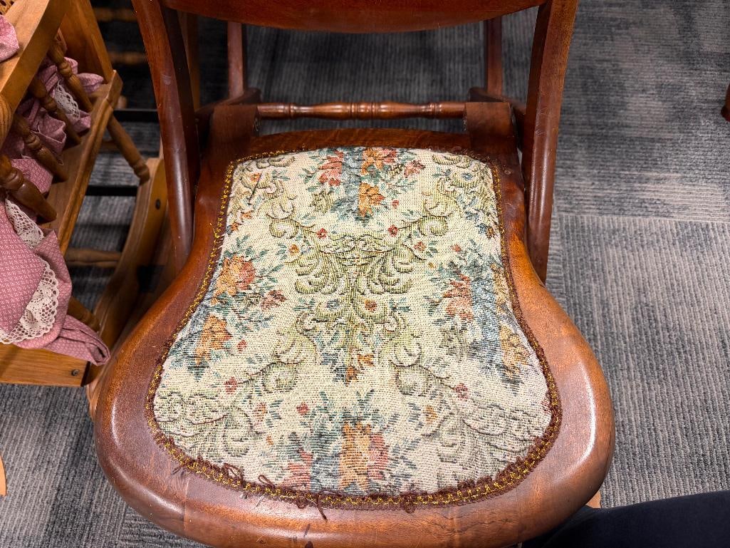 VINTAGE FOLDING ROCKING CHAIR WITH CARVED WALNUT WOOD FRAME AND FLORAL UPHOLSTERY - 7