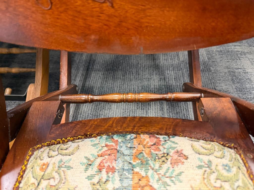 VINTAGE FOLDING ROCKING CHAIR WITH CARVED WALNUT WOOD FRAME AND FLORAL UPHOLSTERY - 9