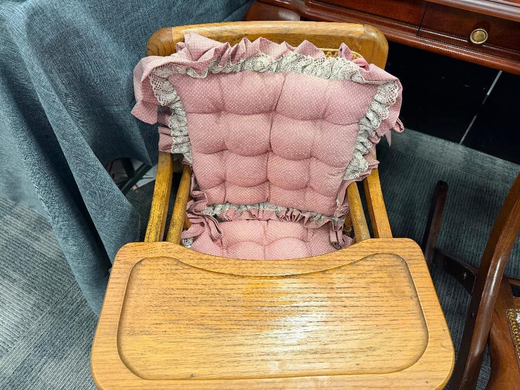 VINTAGE CHILD'S WOOD FRAME ROCKING CHAIR WITH PINK UPHOLSTERY CUSHIONS THAT ARE REMOVABLE - 7