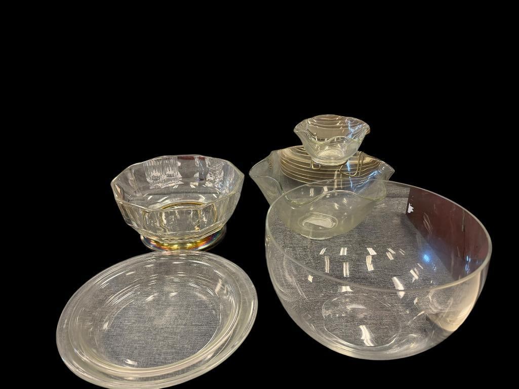 FIVE PIECES OF CLEAR GLASS TABLEWARE INCLUDING UNIQUE RUFFLED RIM CHIP AND DIP SERVING BOWL: ALSO INCLUDES ITALIAN SILVER PLATED BASE SHAPED BOWL, SOME MINOR CHIPS IN TWO PIECES, ALSO INCLUDES TWO PIE BAKING DISHES LARGEST IS 10" X 6 1/4"