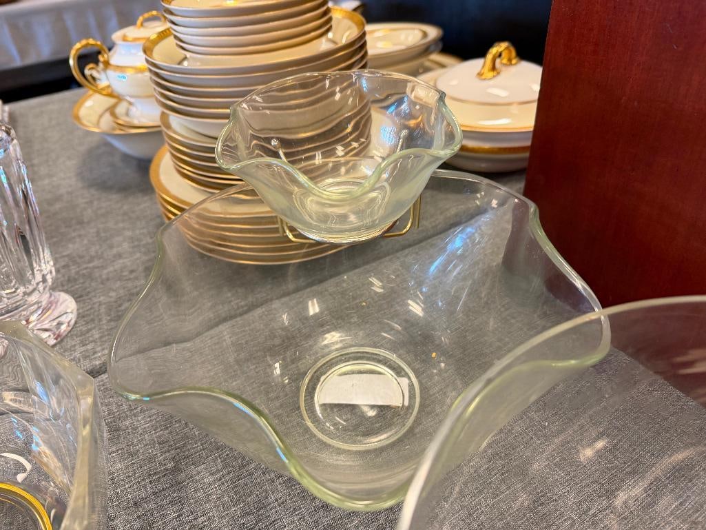 FIVE PIECES OF CLEAR GLASS TABLEWARE INCLUDING UNIQUE RUFFLED RIM CHIP AND DIP SERVING BOWL - 6