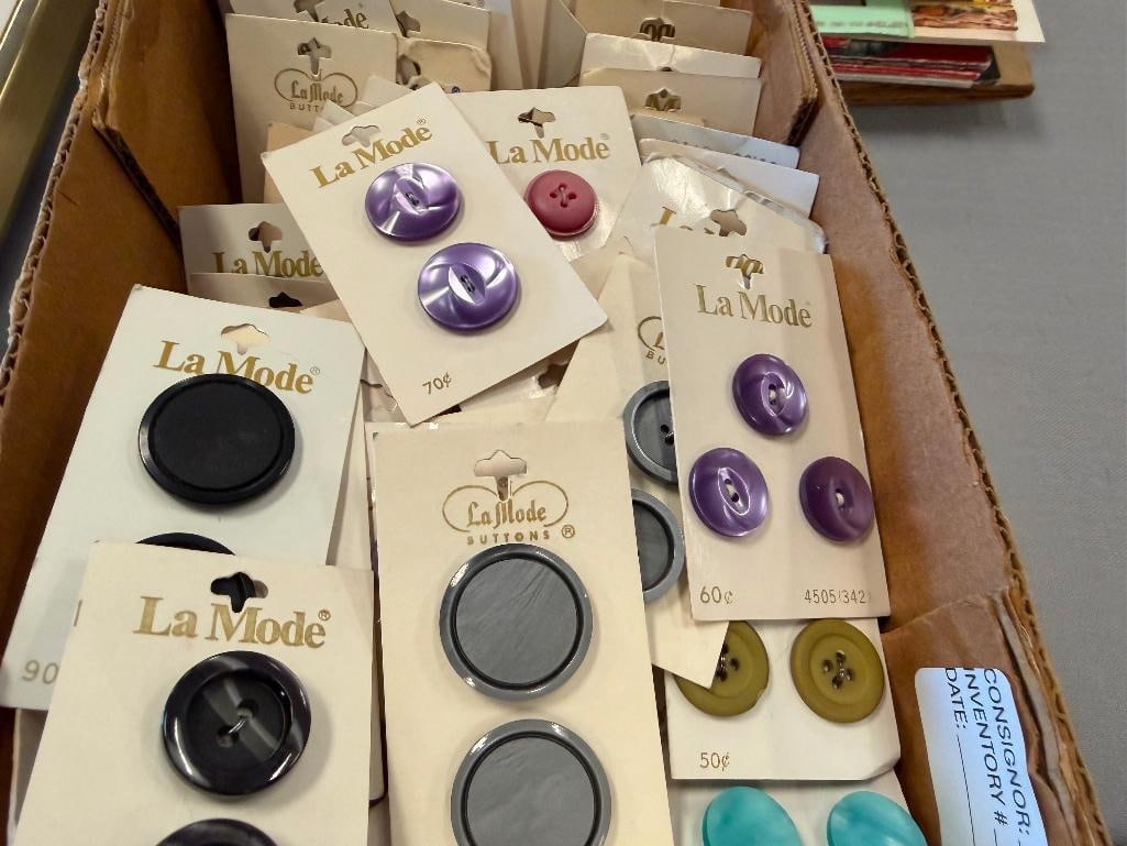 MORE THAN 100 LAMODE VINTAGE BUTTONS FEATURING VARIOUS STYLES AND SIZES - 4