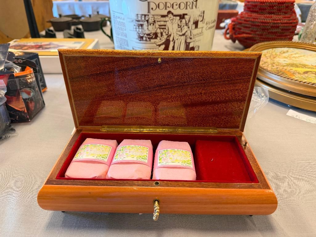 ELEGANT ITALIAN BEN RICKERT INC. INLAID WOOD MUSIC BOX WITH SOAP FEATURING FLORAL DESIGN - 2