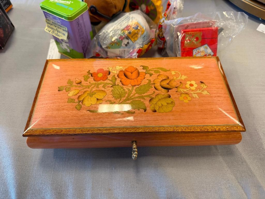 ELEGANT ITALIAN BEN RICKERT INC. INLAID WOOD MUSIC BOX WITH SOAP FEATURING FLORAL DESIGN - 7