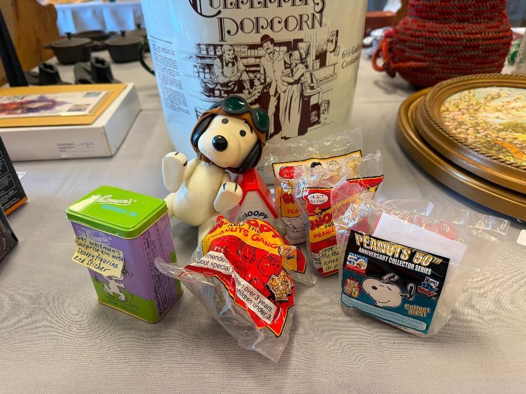 SNOOPY COLLECTIBLES INCLUDING 1997 WHITMAN'S SURPRISE TIN, PEANUTS COLLECTIBLES IN PACKAGING - 2