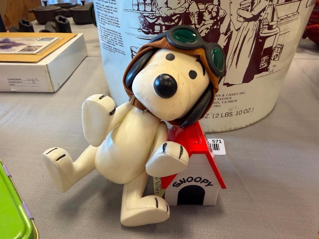 SNOOPY COLLECTIBLES INCLUDING 1997 WHITMAN'S SURPRISE TIN, PEANUTS COLLECTIBLES IN PACKAGING - 7