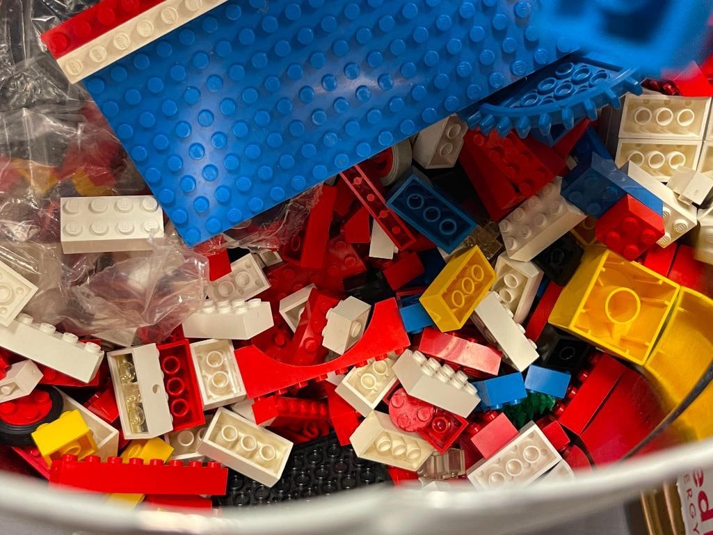 APPROX 15LBS OF ASSORTED LEGOS IN CULPEPPERS POPCORN TIN BUCKET WITH LID - 7