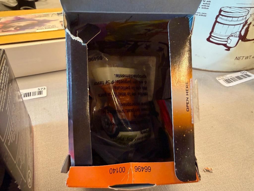 ASSORTED STAR WARS COLLECTIBLES INCLUDING STAR WARS TALES COMICS BY DARK HORSE SIGNED BY MIKE BARON - 8