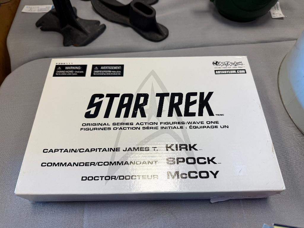STAR TREK 25TH ANNIVERSARY STAMPED ENVELOPE SIGNED BY WILLIAM SHATNER AND STAR TREK ACTION FIGURES - 5