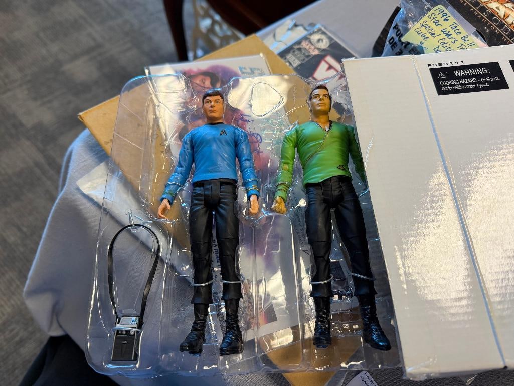 STAR TREK 25TH ANNIVERSARY STAMPED ENVELOPE SIGNED BY WILLIAM SHATNER AND STAR TREK ACTION FIGURES - 6