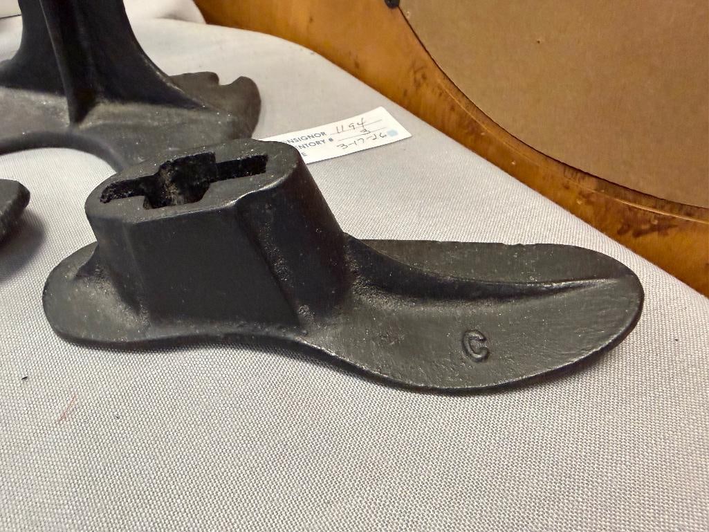 VINTAGE ECLIPSE CAST IRON COBBLER'S STAND AND FOUR INTERCHANGEABLE SHOE FORMS - 12