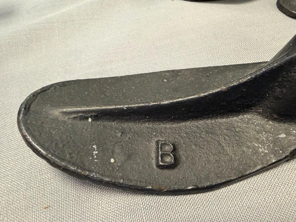VINTAGE ECLIPSE CAST IRON COBBLER'S STAND AND FOUR INTERCHANGEABLE SHOE FORMS - 9