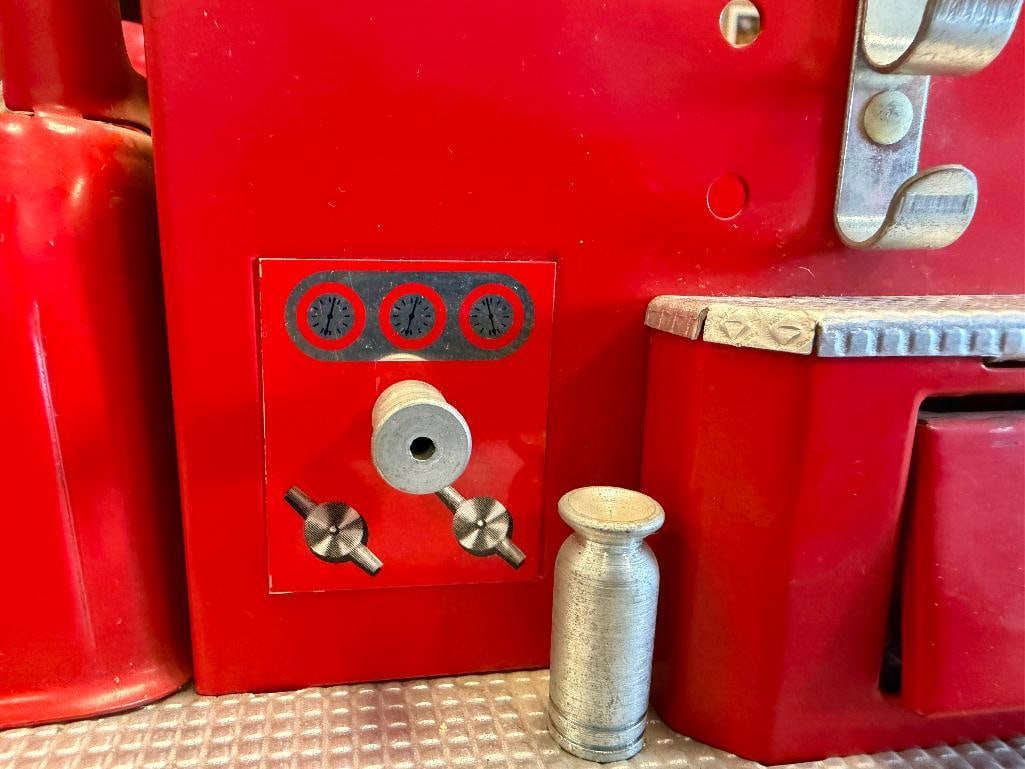 VINTAGE TONKA TOYS FIRE ENGINE NO. 5 PRESSED STEEL TOY - 4