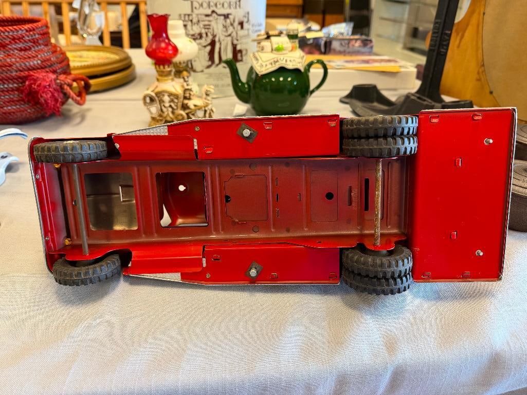 VINTAGE TONKA TOYS FIRE ENGINE NO. 5 PRESSED STEEL TOY - 9