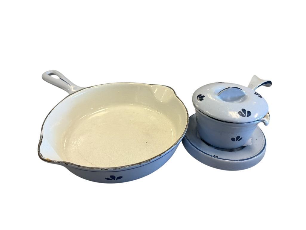 VINTAGE DUTCH DRU HOLLAND MADE ENAMELED CAST IRON KITCHENWARE INCLUDING SKILLET AND SAUCE PAN: LIDDED SAUCE PAN, BLUE TULIP PATTERN, MID-CENTURY, OVERALL GOOD CONDITION FOR AGE 7" SKILLET