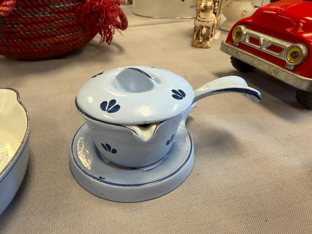 VINTAGE DUTCH DRU HOLLAND MADE ENAMELED CAST IRON KITCHENWARE INCLUDING SKILLET AND SAUCE PAN - 3