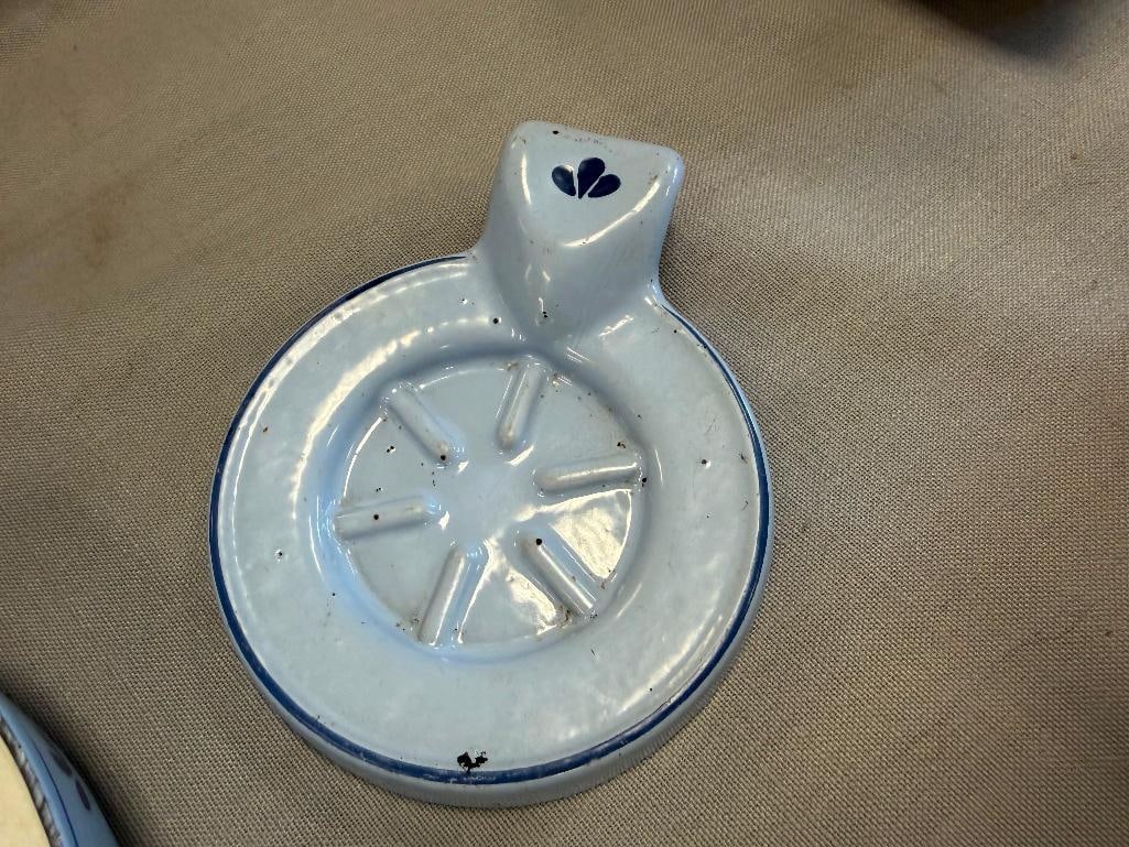 VINTAGE DUTCH DRU HOLLAND MADE ENAMELED CAST IRON KITCHENWARE INCLUDING SKILLET AND SAUCE PAN - 6