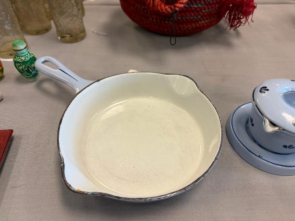 VINTAGE DUTCH DRU HOLLAND MADE ENAMELED CAST IRON KITCHENWARE INCLUDING SKILLET AND SAUCE PAN - 8