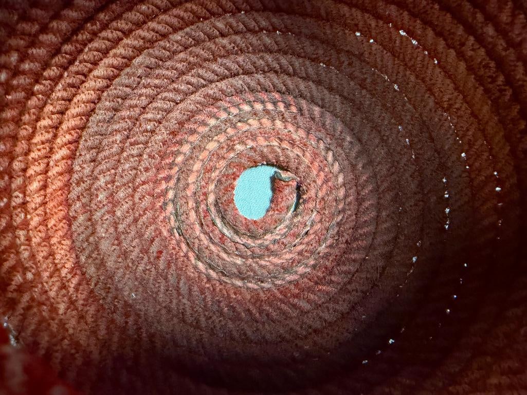 VINTAGE HANDMADE WESTERN COILED ROPE RED BASKET / VASE - 7