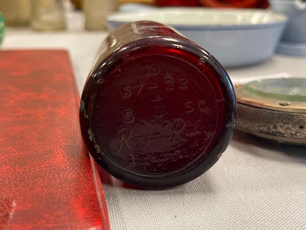 VINTAGE 1940'S SODA POP GLASS BOTTLES INCLUDING SILVER STATE RENO, FARR, TAHOE, AND CRANBERRY GLASS - 9