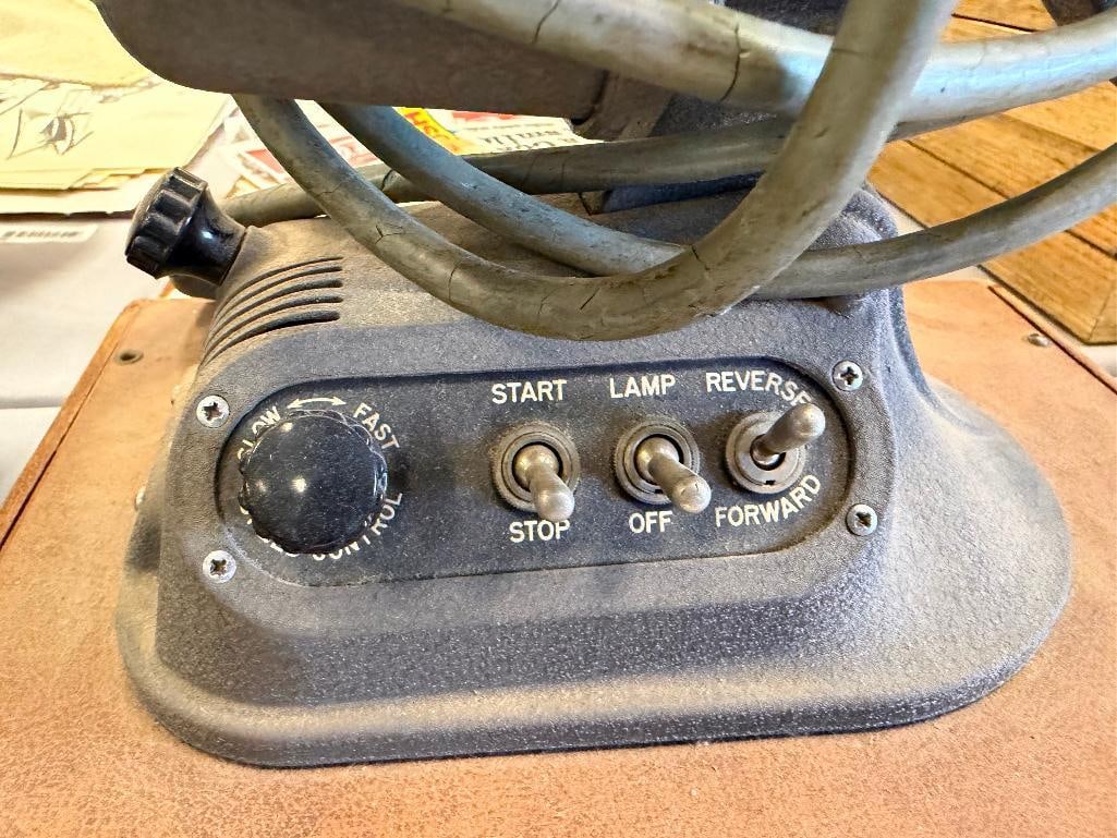 DEJUR MODEL 750 8MM FILM HOME MOVIE PROJECTOR - 8