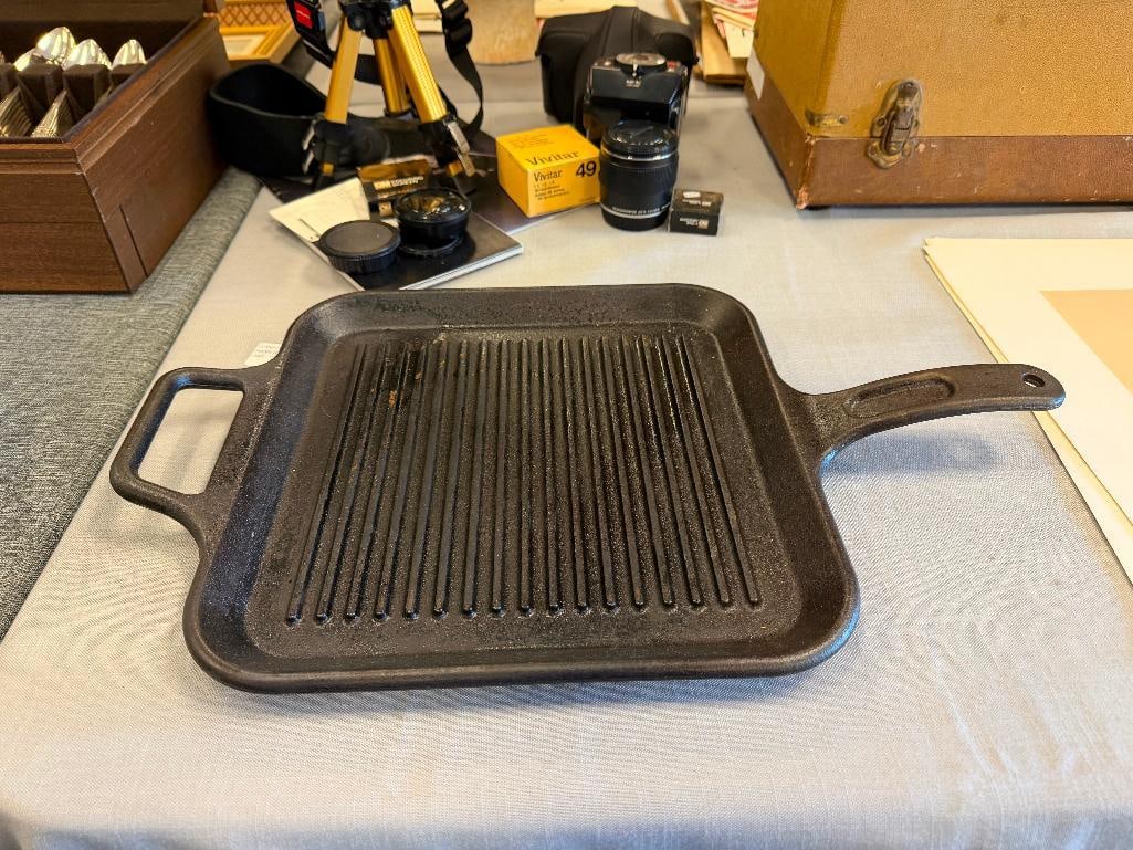 CRACKER BARREL CAST IRON GRIDDLE SKILLET - 2