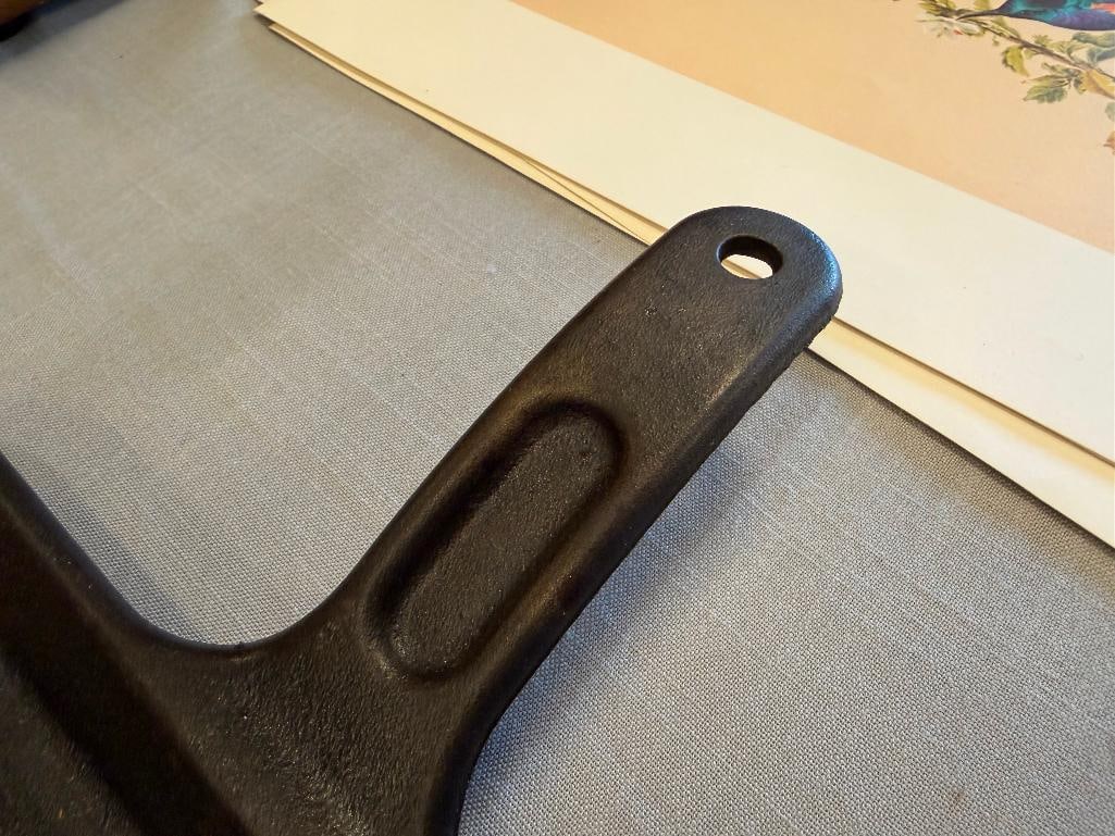 CRACKER BARREL CAST IRON GRIDDLE SKILLET - 3