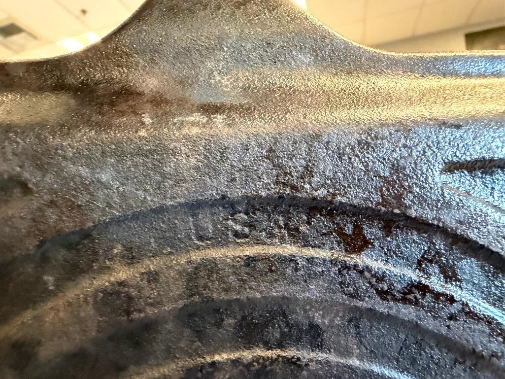 CRACKER BARREL CAST IRON GRIDDLE SKILLET - 8