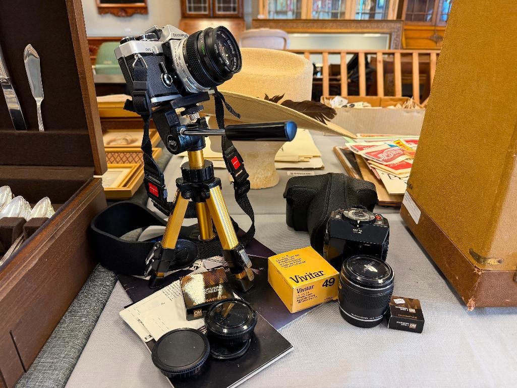 OLYMPUS OM-2 VINTAGE CAMERA AND ACCESORIES INCLUDING TRI-POD - 2