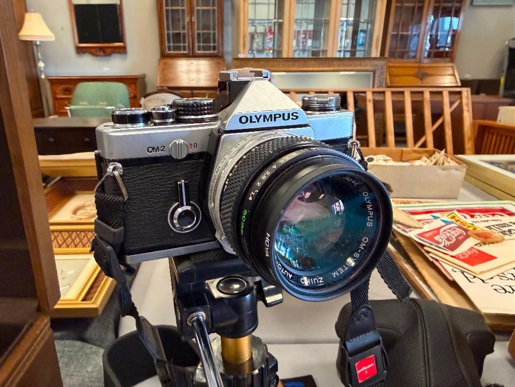 OLYMPUS OM-2 VINTAGE CAMERA AND ACCESORIES INCLUDING TRI-POD - 3
