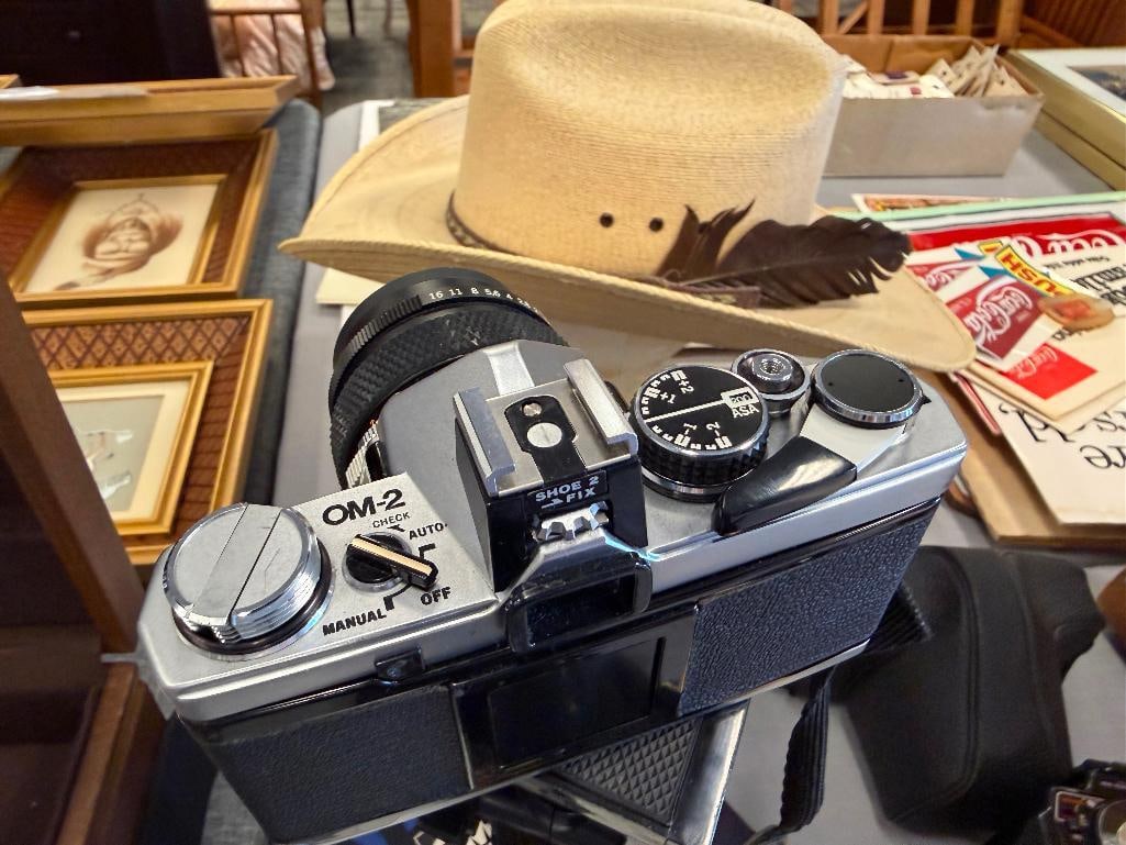 OLYMPUS OM-2 VINTAGE CAMERA AND ACCESORIES INCLUDING TRI-POD - 7