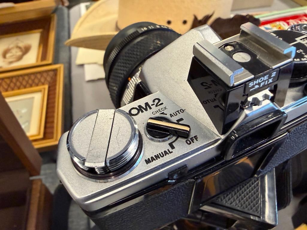 OLYMPUS OM-2 VINTAGE CAMERA AND ACCESORIES INCLUDING TRI-POD - 8