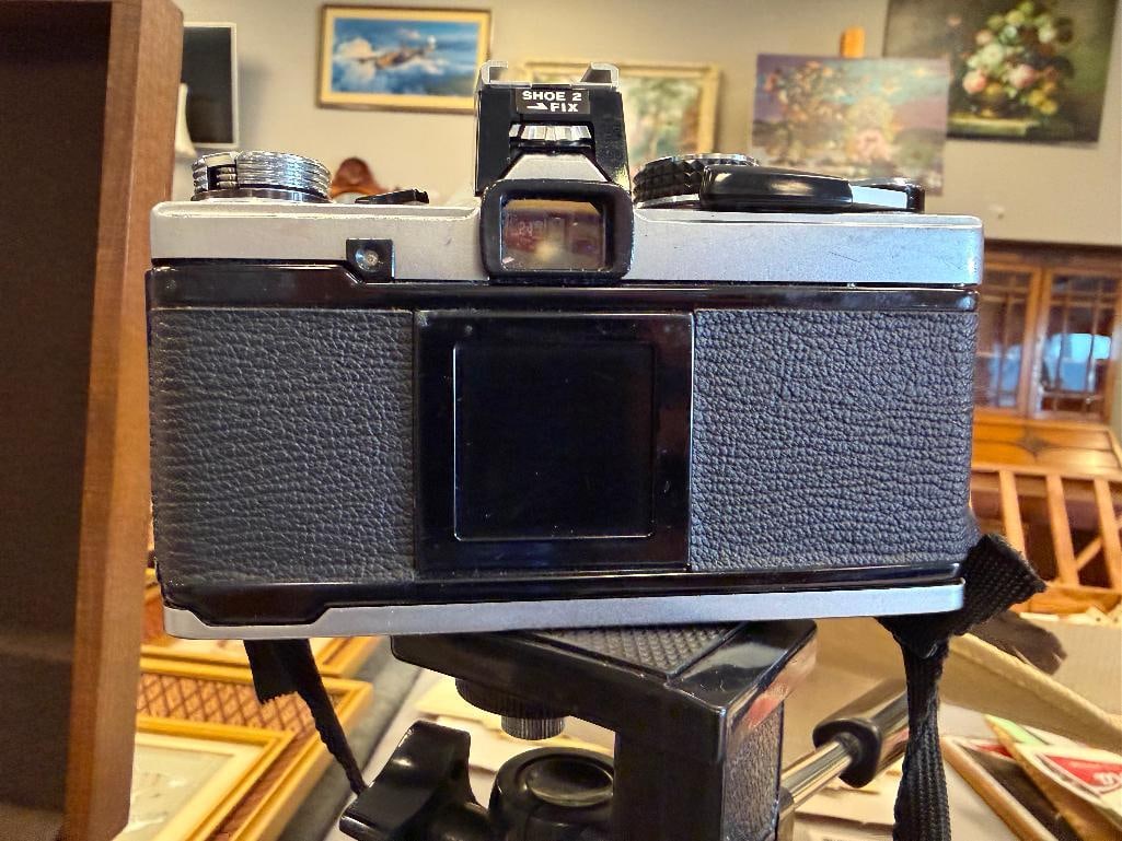OLYMPUS OM-2 VINTAGE CAMERA AND ACCESORIES INCLUDING TRI-POD - 9