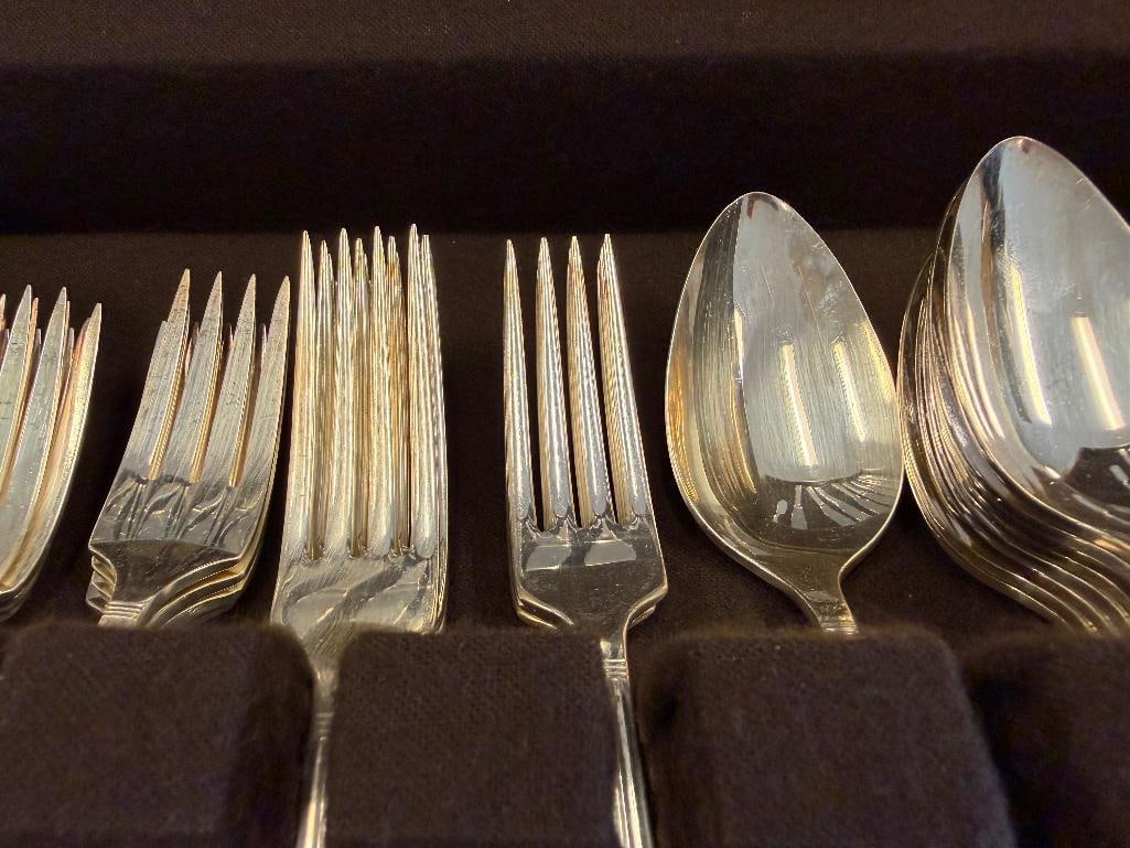 VINTAGE COMMUNITY PLATE SILVER PLATED CORONATION PATTERN FLATWARE SET IN FLATWARE CHEST - 5